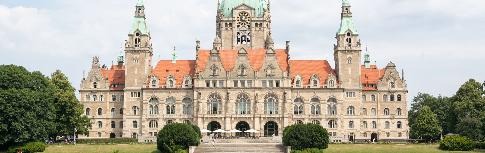 Das neue Rathaus in Hannover von vorne.