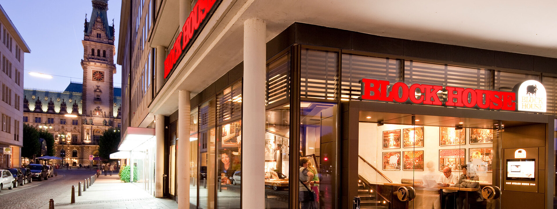 Das BLOCK HOUSE Restaurant am Jungfernstieg in Hamburg von außen
