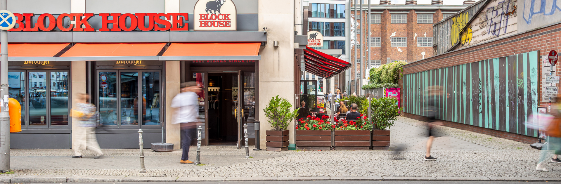 Aussenansicht des BLOCK HOUSE Restaurants in der Friedrichsstraße in Berlin