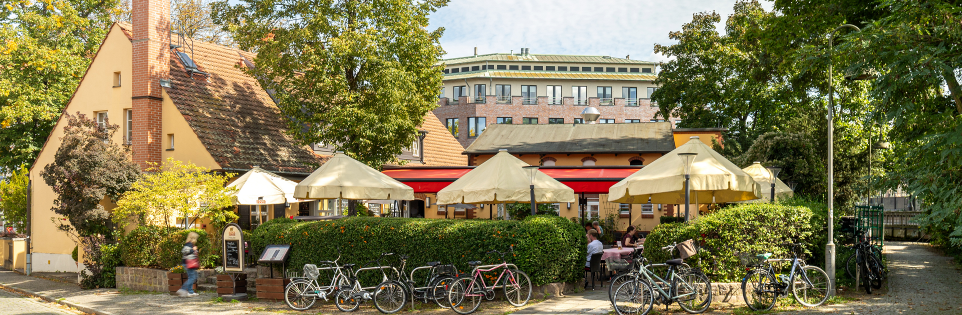Aussenansicht des BLOCK HOUSE Restaurants Zehlendorf in Berlin.